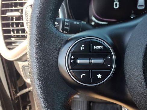 Used 2023 Kia Soul LX w/ LX Technology Package FWD image 24