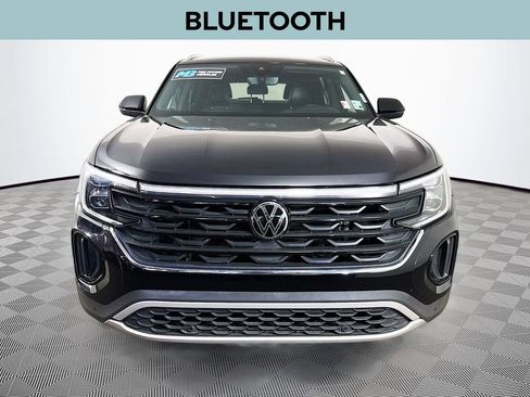 Used 2024 Volkswagen Atlas Cross Sport SE w/ Panoramic Sunroof Package FWD image 2
