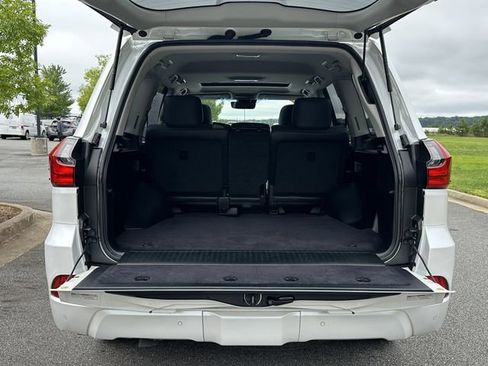 Used 2018 Lexus LX 570 4WD image 20