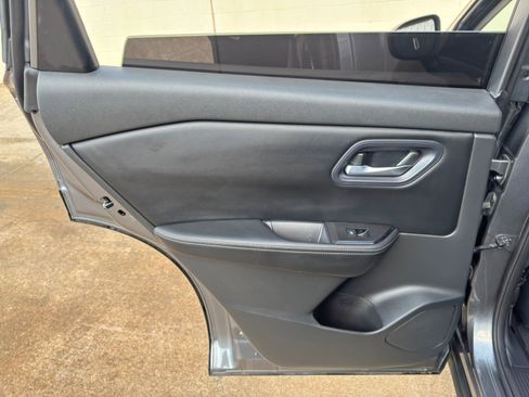 Used 2024 Nissan Rogue SV FWD image 34