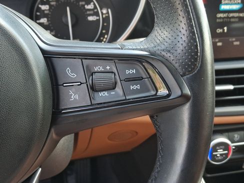 Used 2020 Alfa Romeo Giulia Ti w/ Active Blind Spot Package AWD/4WD image 22