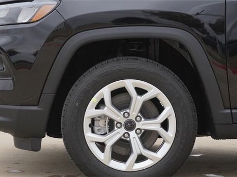 New 2026 Jeep Compass Latitude image 5