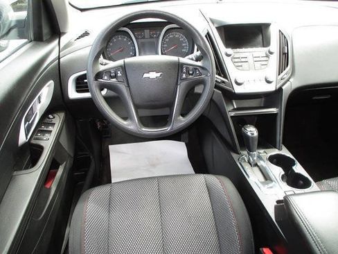 Used 2017 Chevrolet Equinox LS AWD/4WD image 18