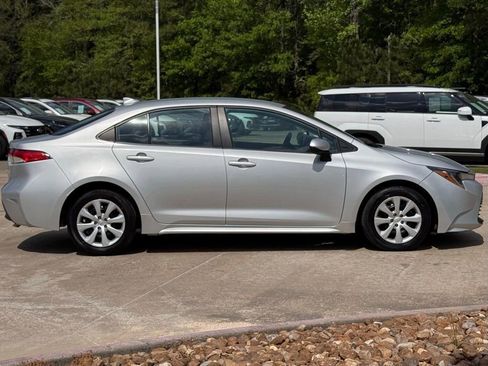 Used 2024 Toyota Corolla LE FWD image 9