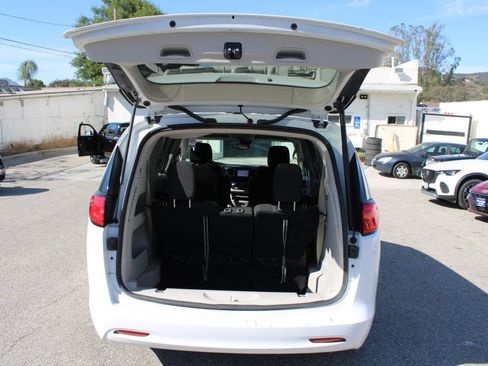 Used 2023 Chrysler Voyager LX FWD image 11
