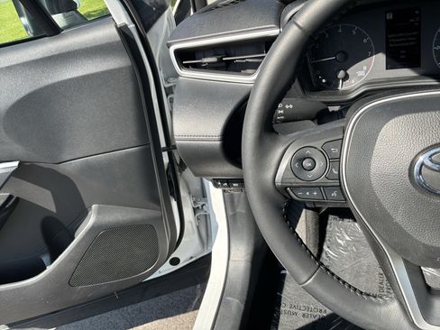 Used 2023 Toyota Corolla Cross LE FWD image 19