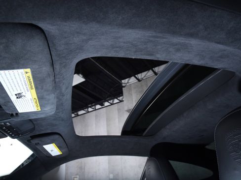 Used 2017 Porsche 911 Turbo S image 40