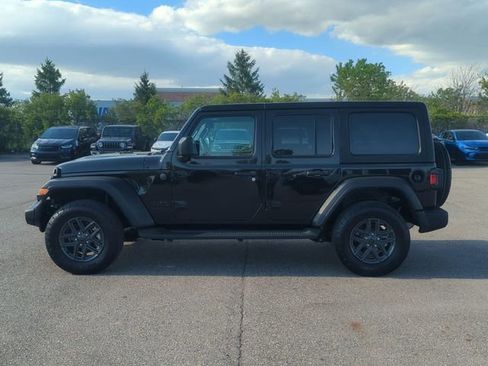 Used 2025 Jeep Wrangler Unlimited Sport AWD/4WD image 6