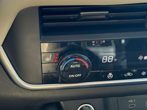 Used 2023 Nissan Rogue SV w/ SV Premium B Package image 5