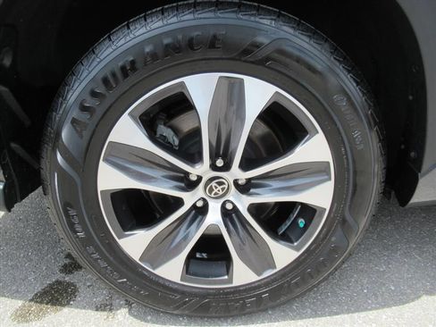 Used 2022 Toyota Highlander XLE FWD image 8