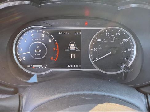 Used 2024 Nissan Versa SR image 13