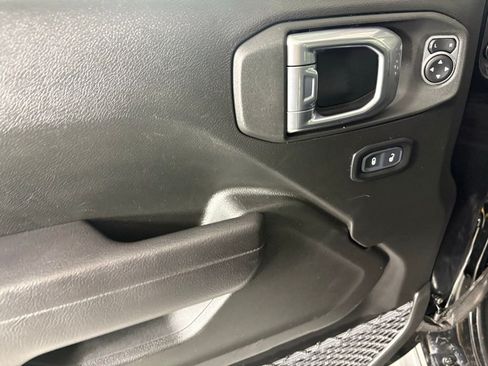 Used 2023 Jeep Wrangler Unlimited Rubicon 4xe AWD/4WD image 17