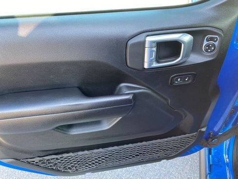 Used 2021 Jeep Gladiator Sport image 11