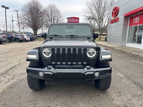 Used 2022 Jeep Wrangler Unlimited Sahara image 9