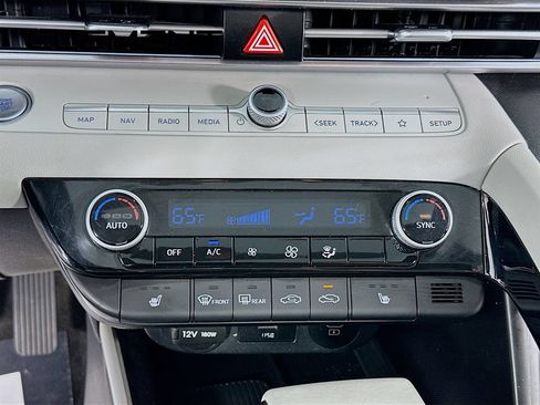 Used 2024 Hyundai Elantra Limited FWD image 22