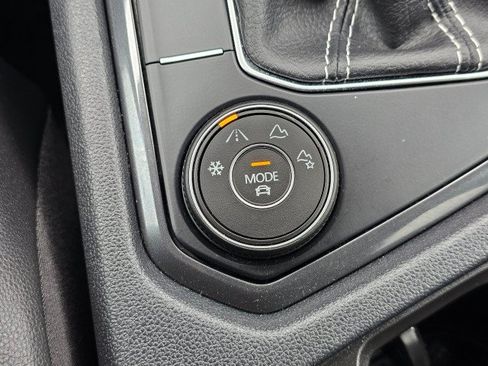 Certified 2022 Volkswagen Tiguan SE AWD/4WD image 38