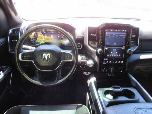 Used 2023 RAM 1500 Laramie AWD/4WD image 5