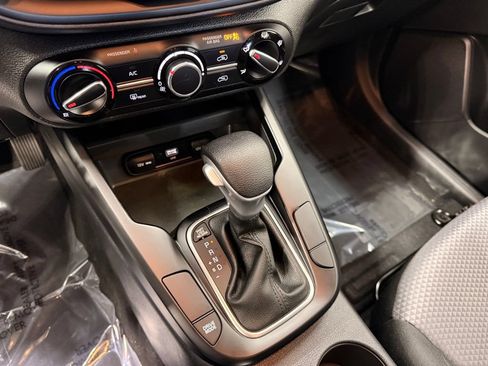 Used 2025 Kia Soul LX w/ LX Technology Package FWD image 18