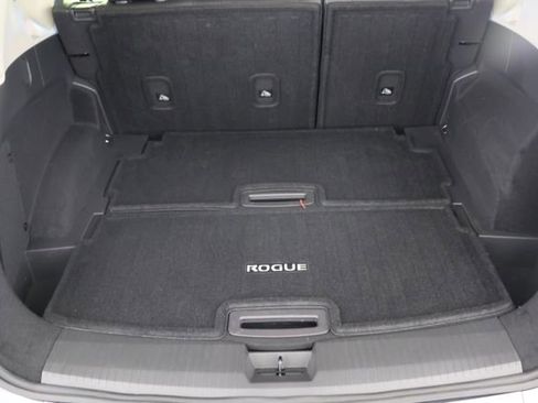 Used 2025 Nissan Rogue SL w/ SL Premium Package image 22