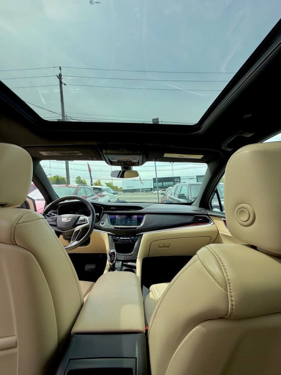 Used 2017 Cadillac XT5 Luxury w/ LPO, Wheel Lock Package AWD/4WD image 12