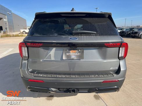 New 2026 Ford Explorer ST-Line w/ ST-Line Street Pack image 4