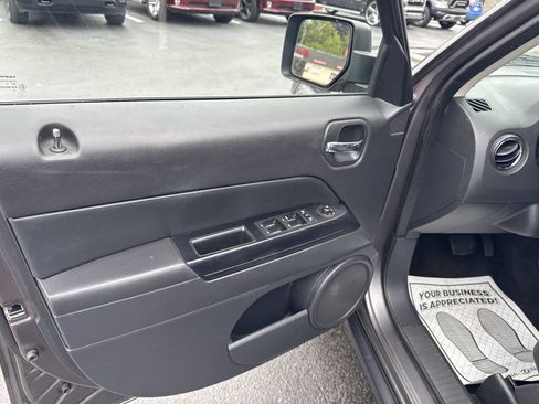 Used 2015 Jeep Patriot Latitude image 14