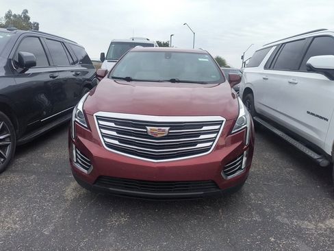 Used 2017 Cadillac XT5 FWD image 2