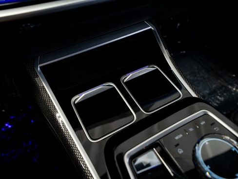 Used 2023 BMW 760i xDrive w/ Executive Package image 46