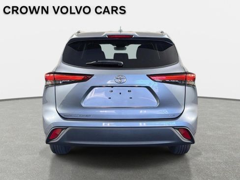Used 2021 Toyota Highlander XLE FWD image 7