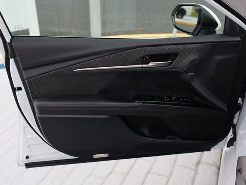 Used 2025 Toyota Camry XLE image 12