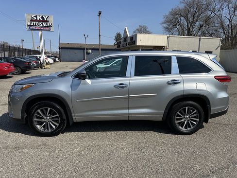 Used 2018 Toyota Highlander XLE image 11