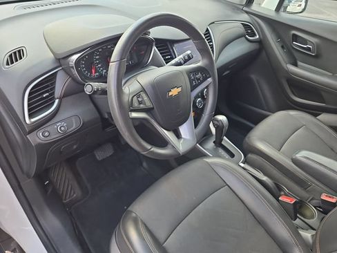 Certified 2020 Chevrolet Trax LT w/ LT Convenience Package FWD image 16