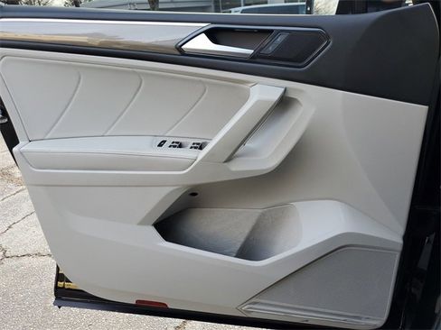 Certified 2022 Volkswagen Tiguan SE R-Line image 30