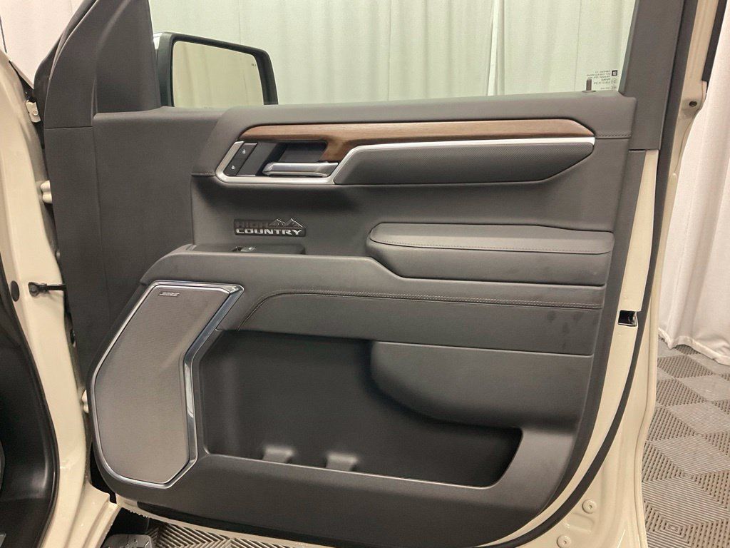 Used 2026 Chevrolet Silverado 1500 High Country w/ High Country Premium Package AWD/4WD image 26