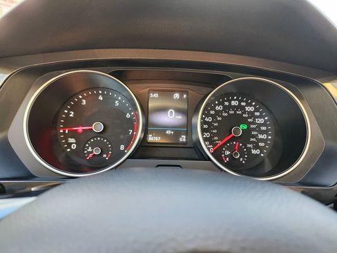 Used 2018 Volkswagen Tiguan SE image 14