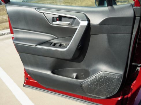 Used 2023 Toyota RAV4 XLE image 21