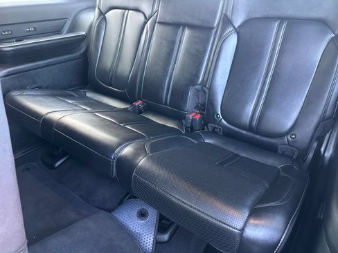 Used 2023 Jeep Wagoneer Series III w/ Preferred Equipment Group AWD/4WD image 17