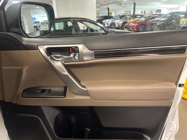 Used 2023 Lexus GX 460 Premium w/ Accessory Package AWD/4WD image 23