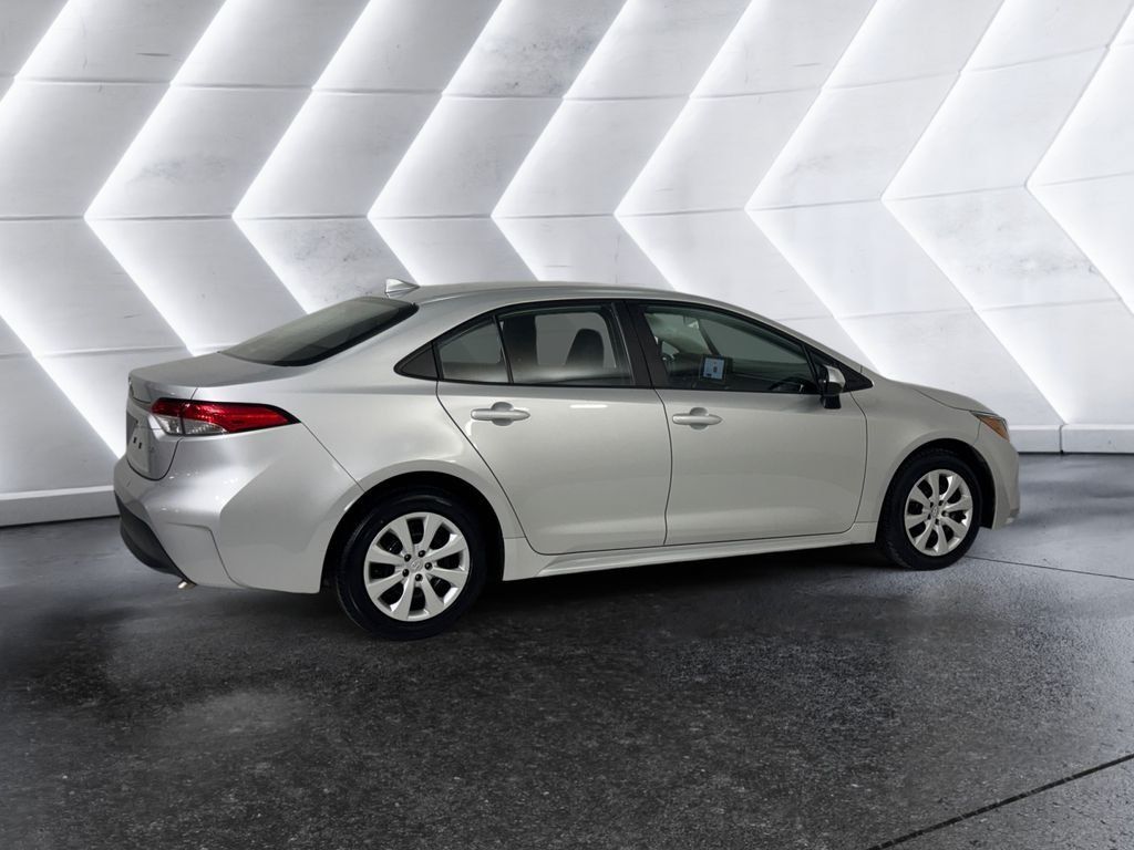 Used 2024 Toyota Corolla LE FWD image 4
