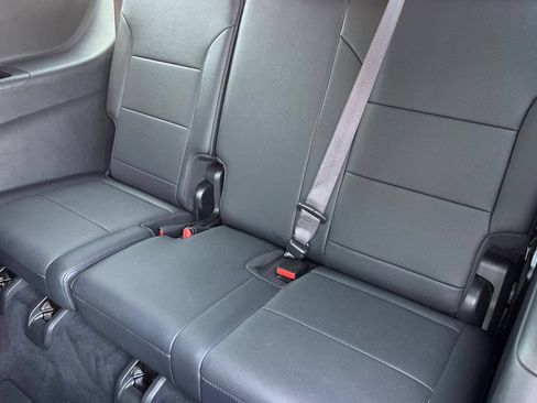 Used 2025 Chevrolet Traverse LT FWD image 20