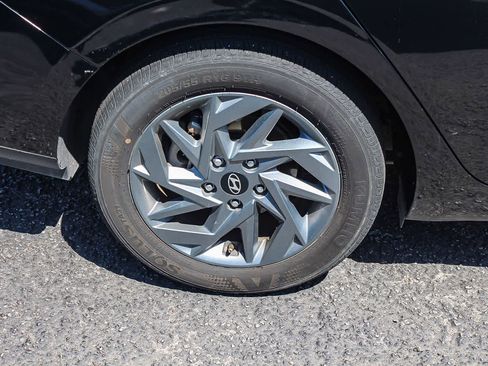 Used 2024 Hyundai Elantra SEL FWD image 11