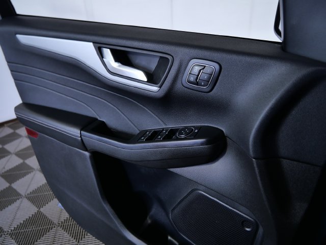 Certified 2025 Ford Escape Platinum AWD/4WD image 25