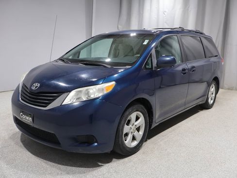 Used 2011 Toyota Sienna LE FWD image 5