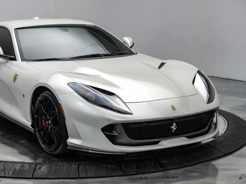 Used 2019 Ferrari 812 Superfast RWD image 32