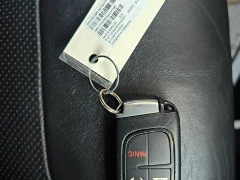 Used 2019 Jeep Cherokee Limited image 25