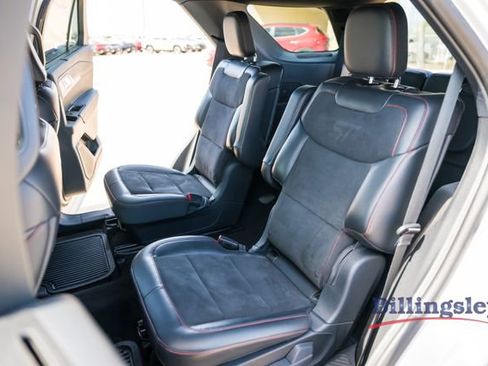 Used 2025 Ford Explorer ST image 11