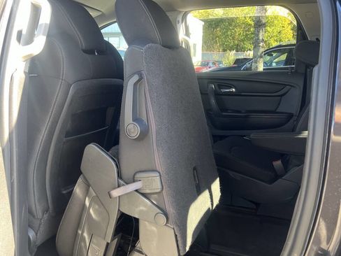 Used 2014 GMC Acadia SLE image 21