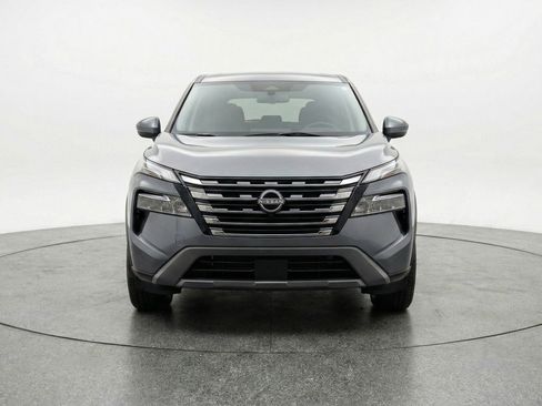 Used 2025 Nissan Rogue SV FWD image 2