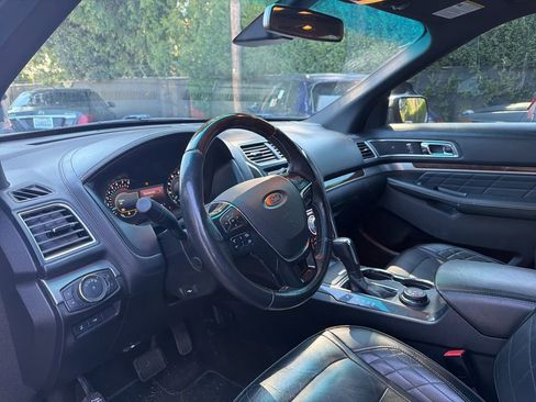 Used 2016 Ford Explorer Platinum AWD/4WD image 3