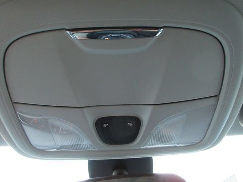 Used 2020 Jeep Cherokee Latitude FWD image 32